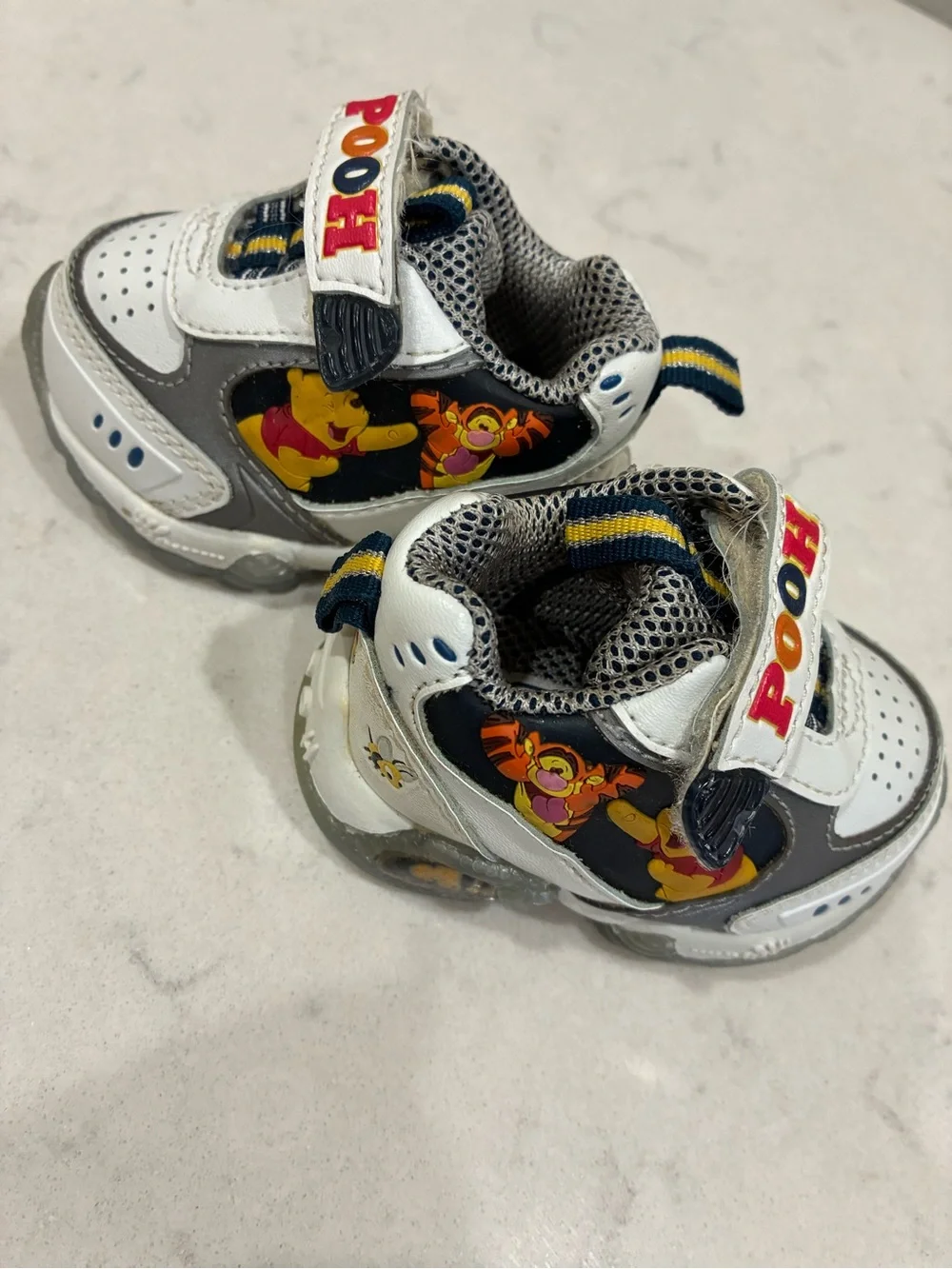 Vintage Disney Winnie the Pooh & Tigger baby tennis shoes 🐻🤍🍯🐝 So cute! Size 1